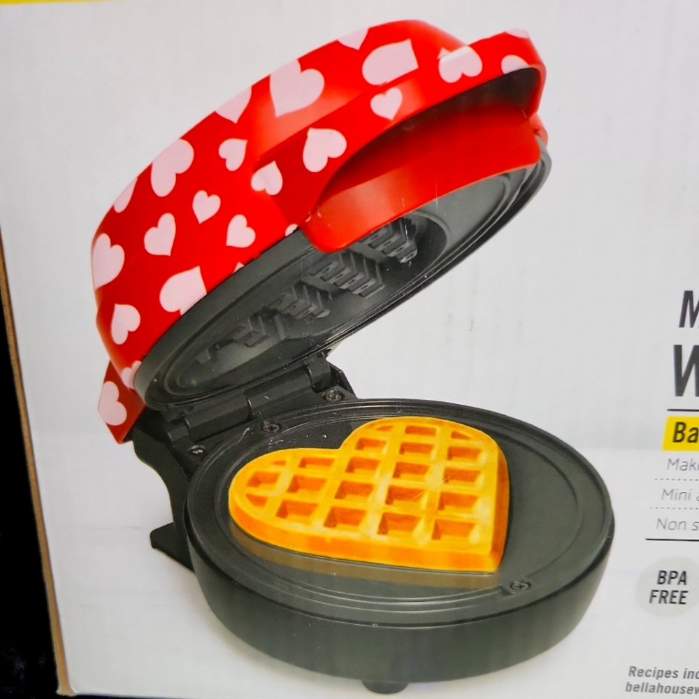 Bella Mini Waffle Maker Heart-shaped Waffles NEW in Box